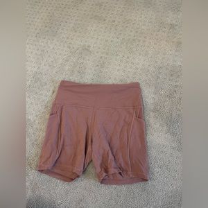 Lululemon Align 6 in shorts with pockets.